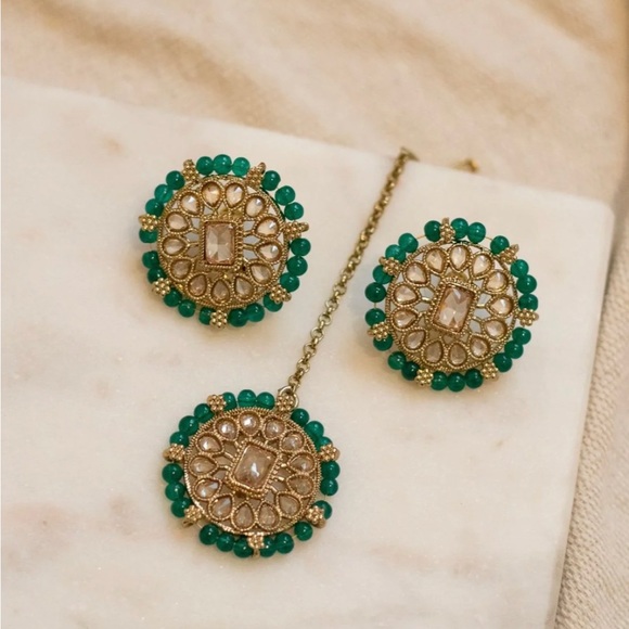 The Saree Room | Emerald Keya Tikka Set - Picture 2 of 3